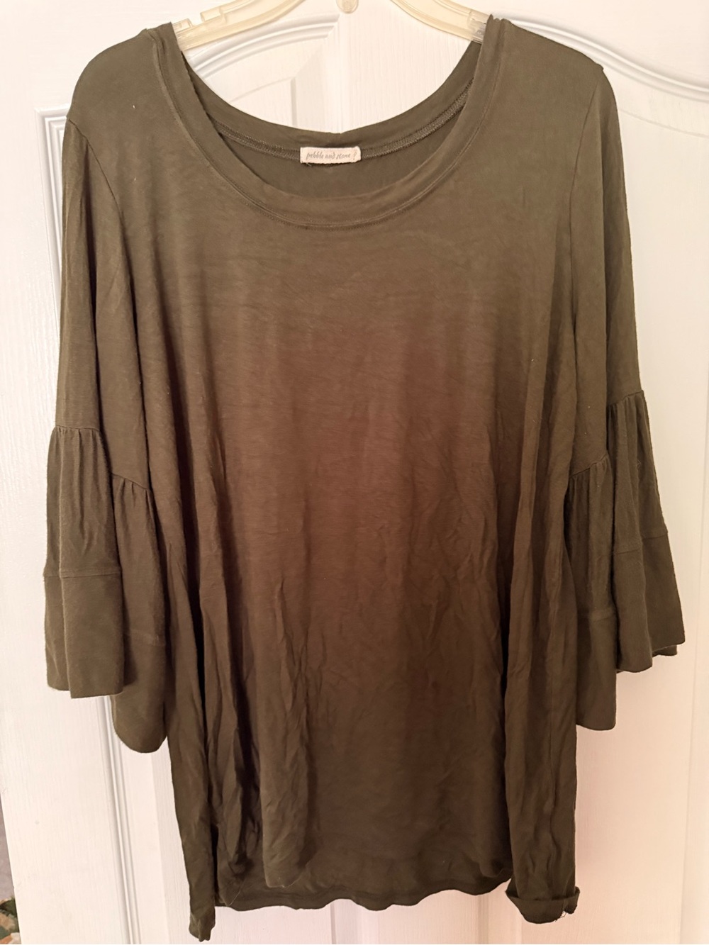 pebble and stone Olive Green Bell-Sleeve Long Sleeve Tee